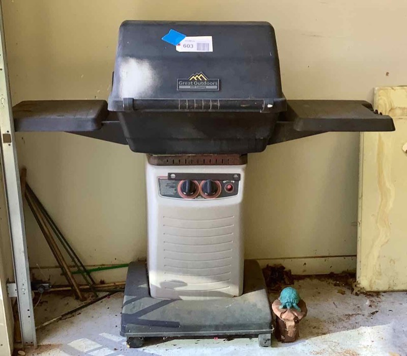lot 603 image: Great Outdoors Gas Grill (G)