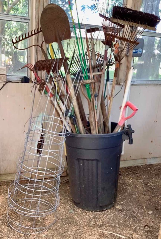 lot 610 image: Lawn and Garden Tool Assortment and Tomato Cages (GH)