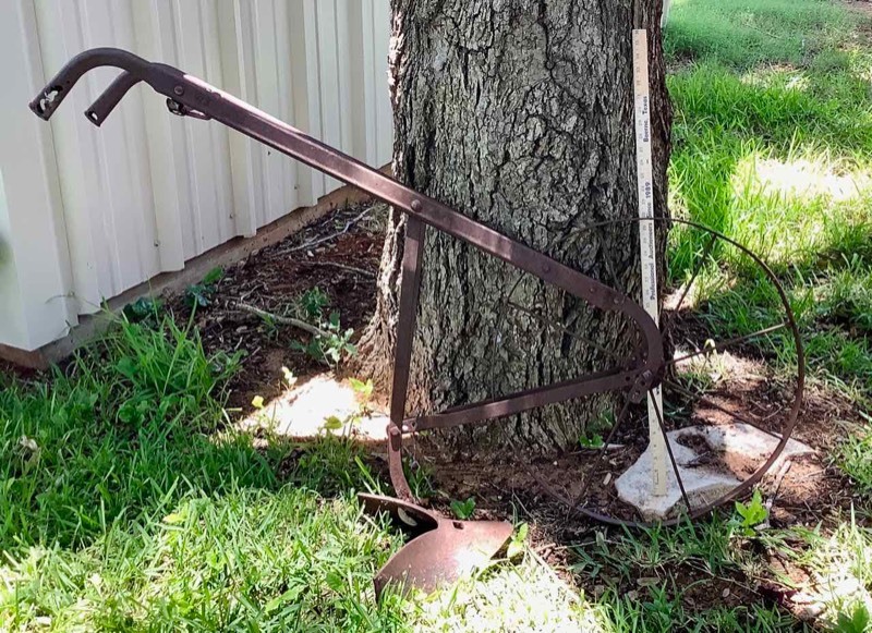 lot 613 image: Antique Garden Plow (BY)