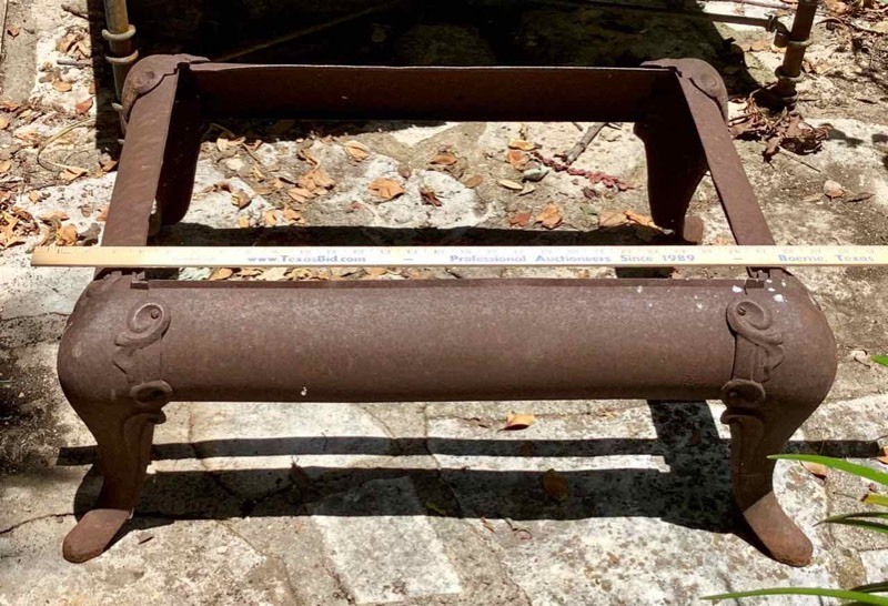 lot 624 image: Antique Stove Base (BY)