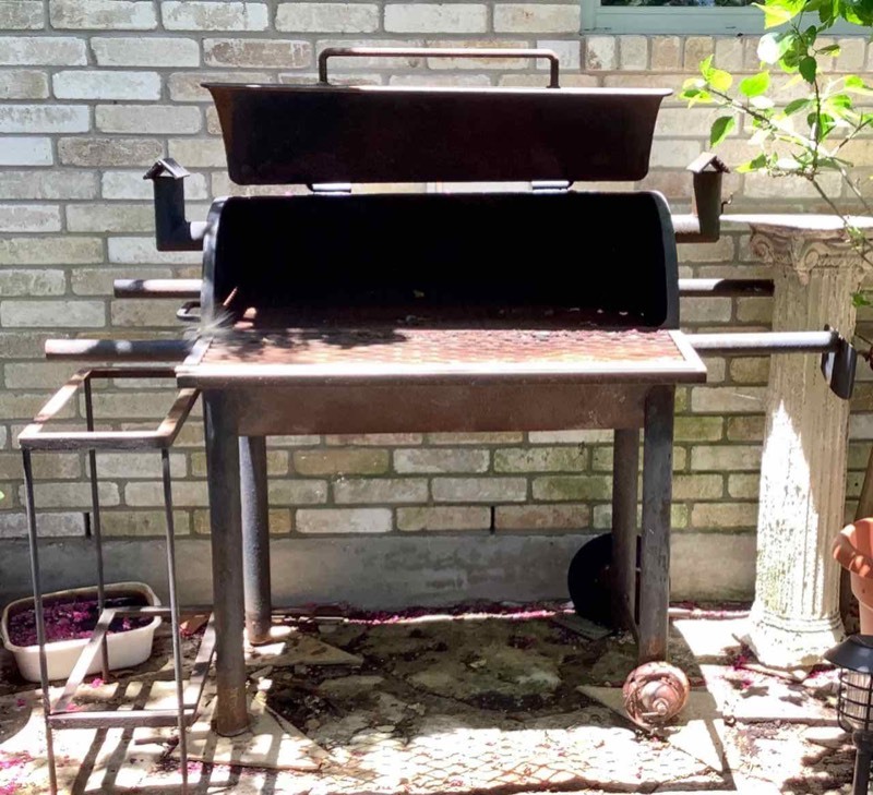 lot 626 image: Iron BBQ Pit (BY)
