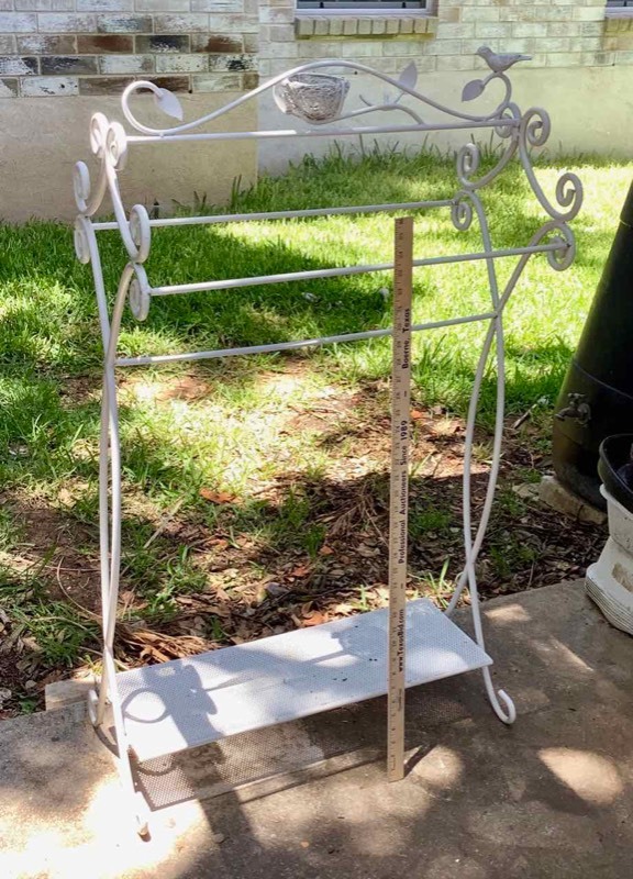 lot 634 image: Metal Quilt Stand (BY)