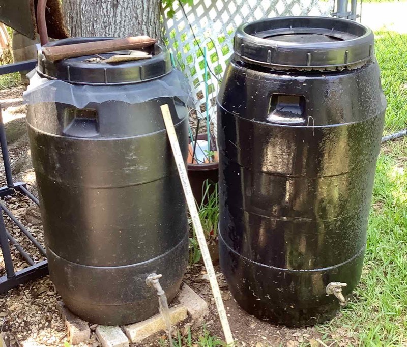 lot 635 image: 2 Rain Barrels (BY)
