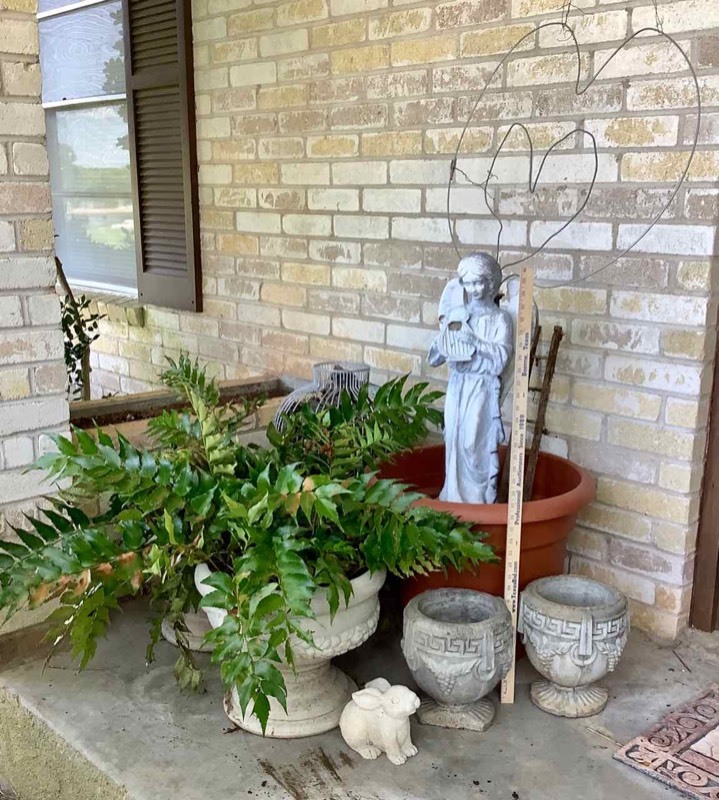 lot 643 image: Planters and Angel Statue (FP)