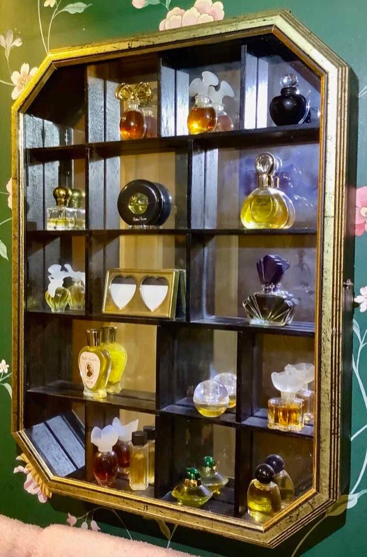 lot 646 image: Mirrored Shadow Box with Miniature Perfume Bottles (MB)