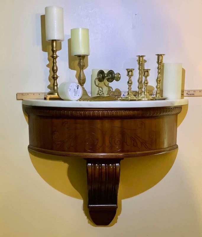 lot 657 image: Marble Top Wall Shelf and Brass Decor (MA)