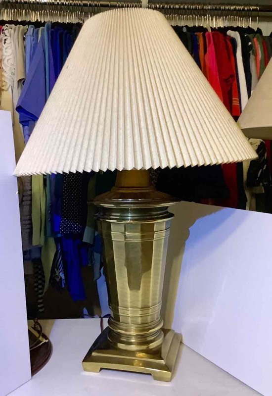 lot 660 image: Brass Table Lamp (MA)
