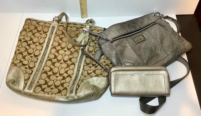 lot 662 image: Coach Purses and Wallet (MA)