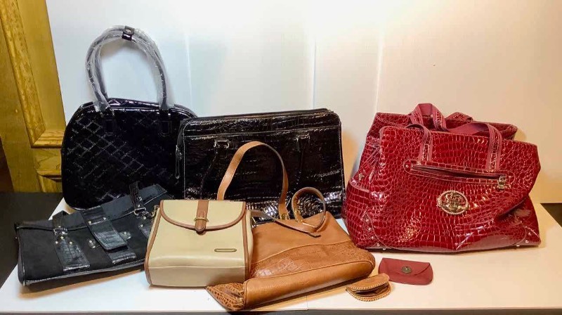 lot 666 image: 6 Assorted Tote Bags (MA)