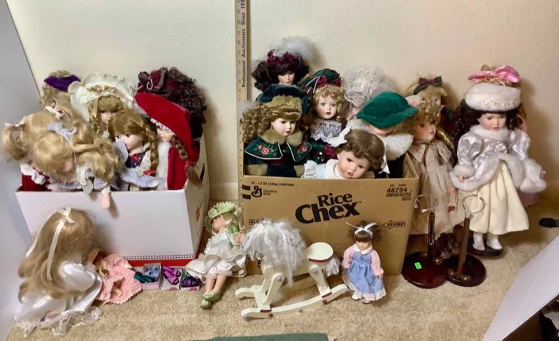 lot 676 image: Porcelain Dolls (MA)