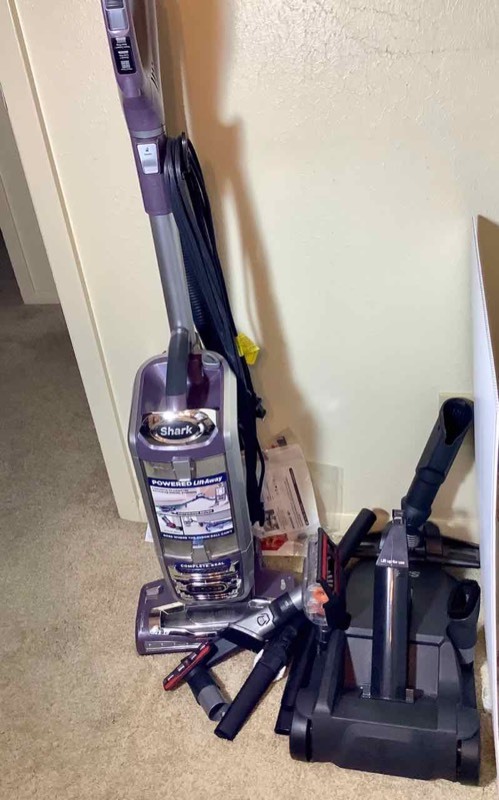 lot 677 image: Shark Rotator Vacuum with Accessories (MB)