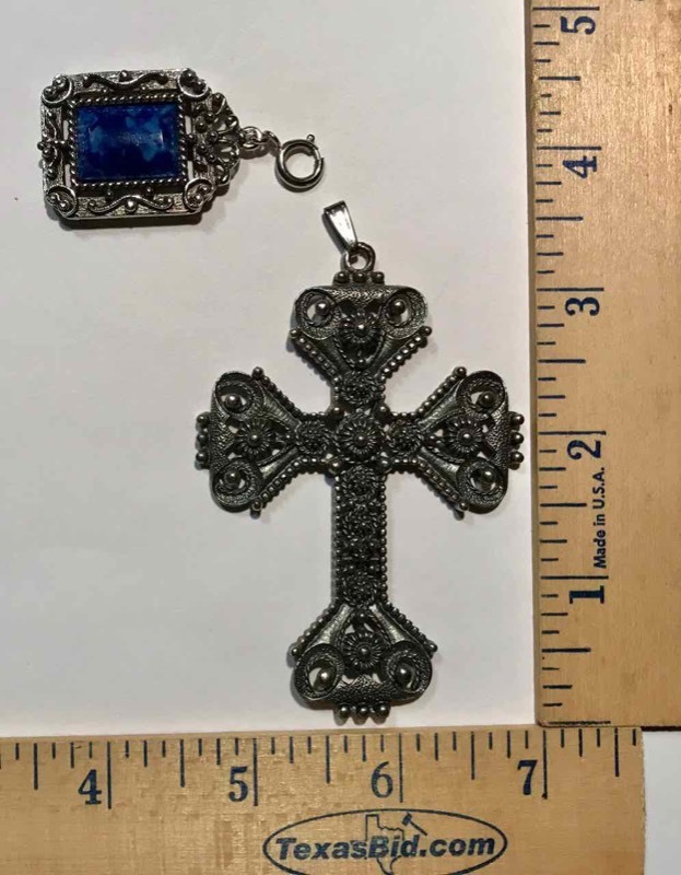 lot 905 image: Jewelry (2) Pendants Sarah Cov. Limited Edition 1974 Cross & Rectangular Blue Pendant