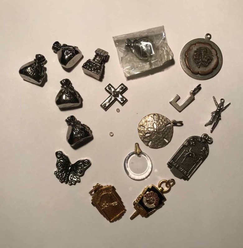 lot 925 image: Jewelry  Pocket Charms, Pendants, Charms