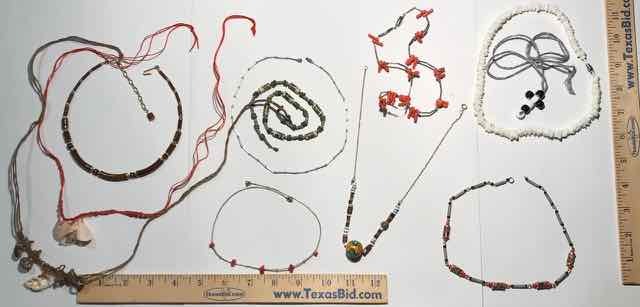 lot 927 image: Jewelry NecklacesChokers (Shells, Beads)