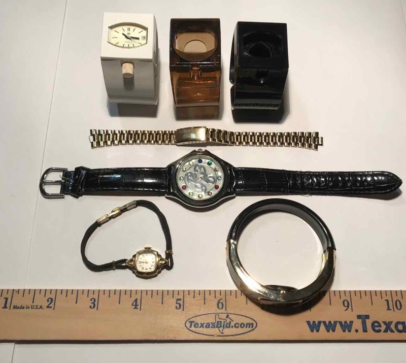 lot 930 image: Jewelry Asst. Wrist Watches