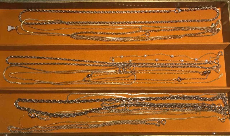 lot 938 image: Jewelry  Asst. Chains (gold in color)