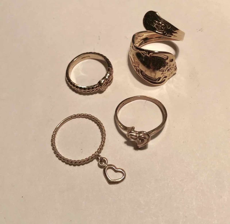 lot 940 image: Jewelry (4) Rings