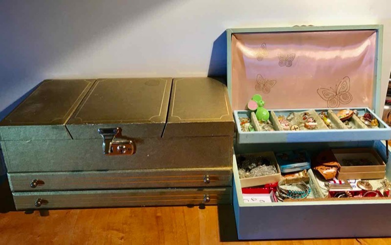 lot 941 image: (2) Vintage Jewelry Boxes & Childs Jewelry, Bits & Pieces