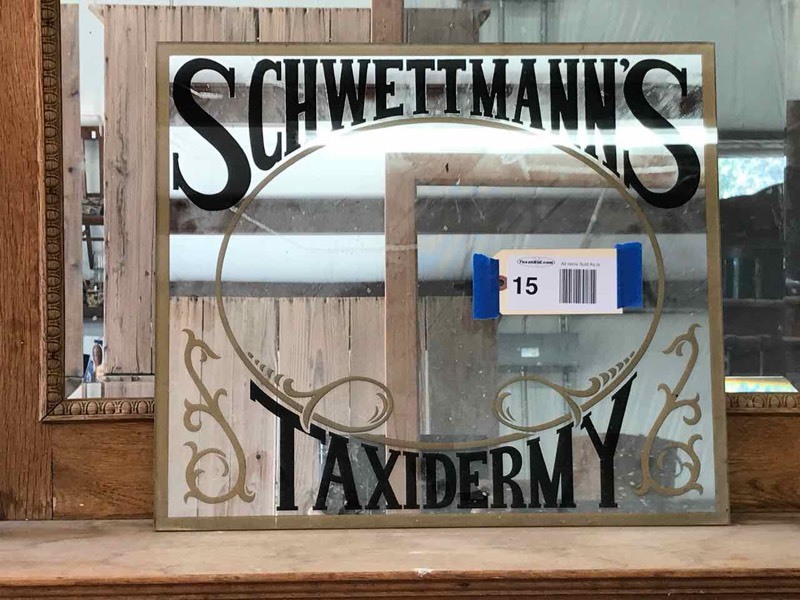 lot 15 image: Mirror, Schwettmanns Taxidermy