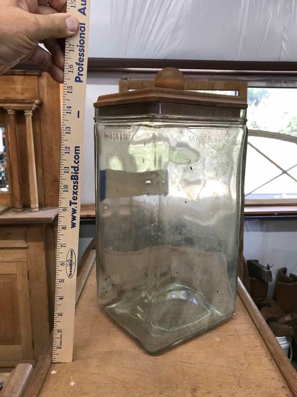 lot 21 image: Large Square Glass Jar with Wood Lid