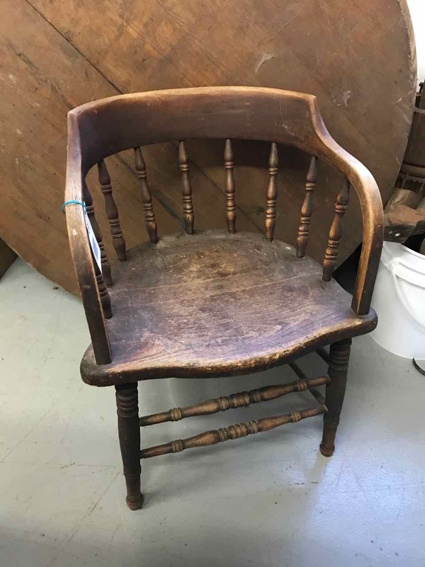 lot 25 image: Antique Oak Barrel Back Chair