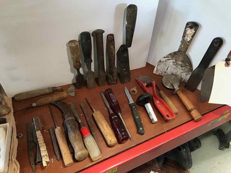 lot 54 image: Trowels & Chisels