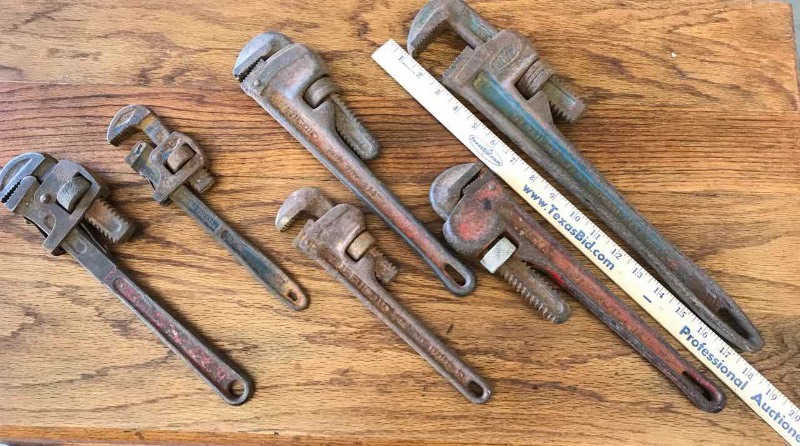 lot 64 image: (5) Pipe Wrenches