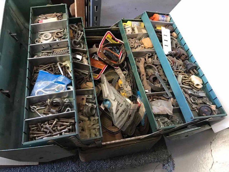 lot 66 image: Vintage Green Walton Cantilevered Tool Box with Fasteners