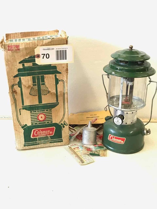 lot 70 image: Coleman 2-Mantle Lantern 220F195