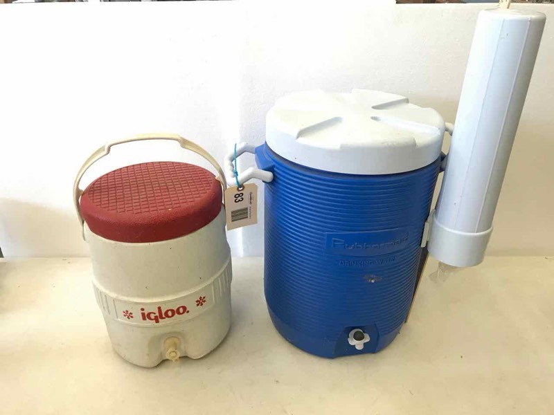 lot 83 image: (2) Beverage Coolers Igloo & Rubbermaid with Cup Holder