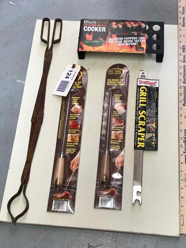 lot 124 image: BBQ Tools & Cutting Board