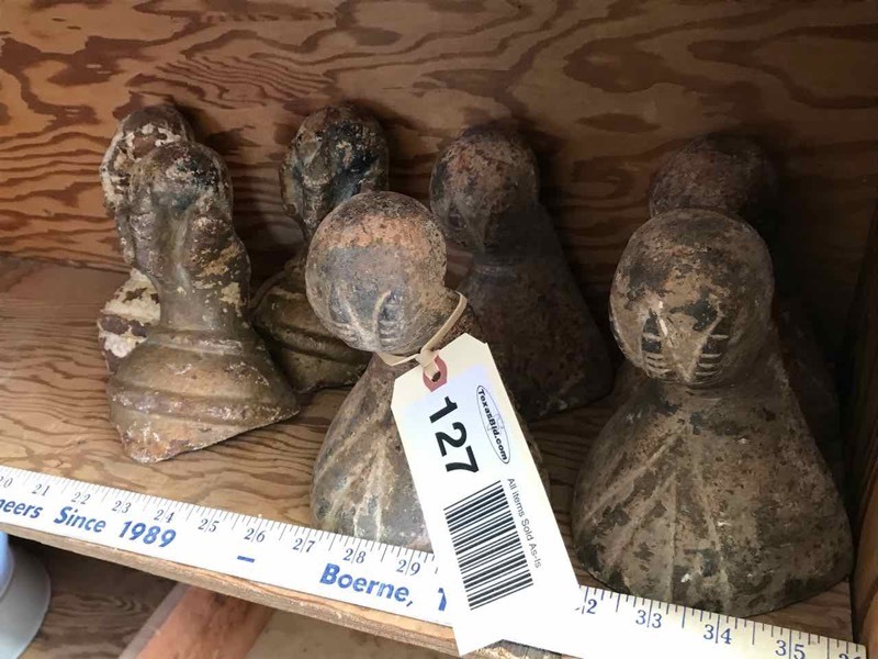 lot 127 image: Antique Cast Iron Bath Tub FeetLegs