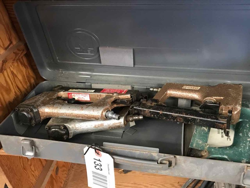 lot 133 image: Pneumatic StaplerNailer Duo Fast