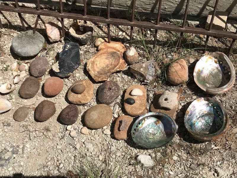 lot 140 image: Asst. Interesting Rocks & Beautiful Shells
