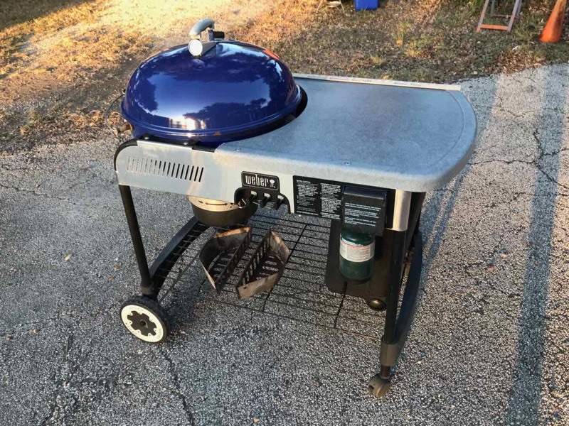 lot 161 image: Weber Performer with Propane Igniter (blue)
