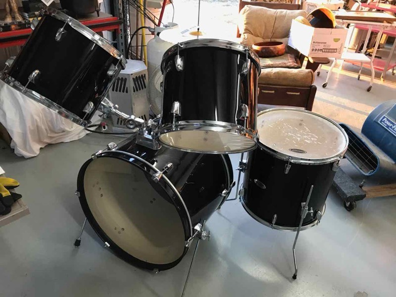 lot 164 image: Starcaster by Fender Drums & Cymbal (missing some pieces)