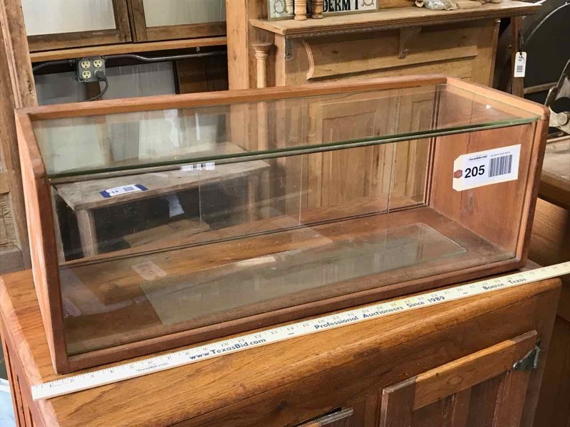 lot 205 image: Antique Counter Top Display Case
