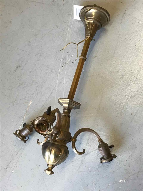 lot 210 image: Antique Chandelier