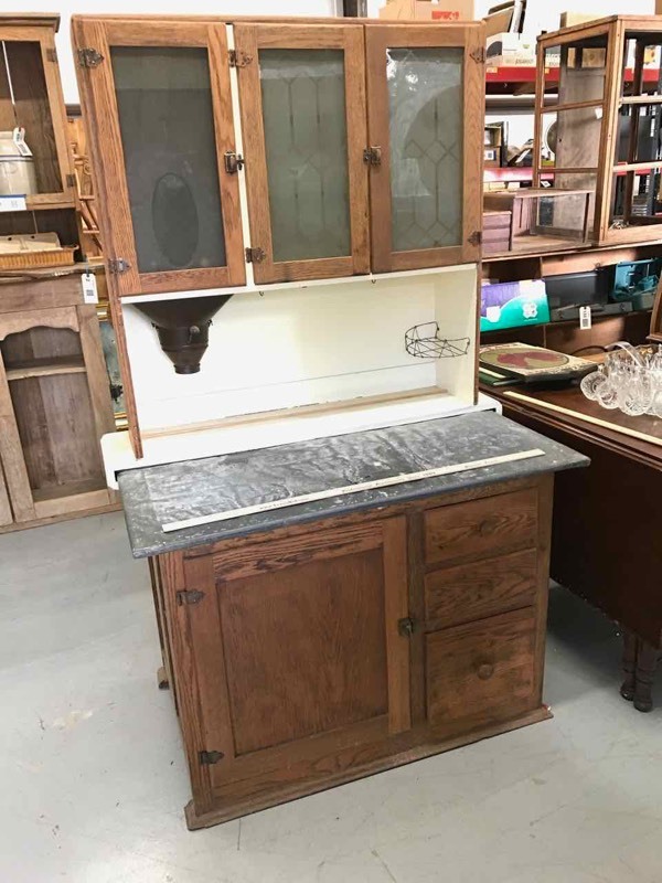 lot 219 image: Antique Hoosier Style Oak Hutch with Flower Bin & Zinc Top