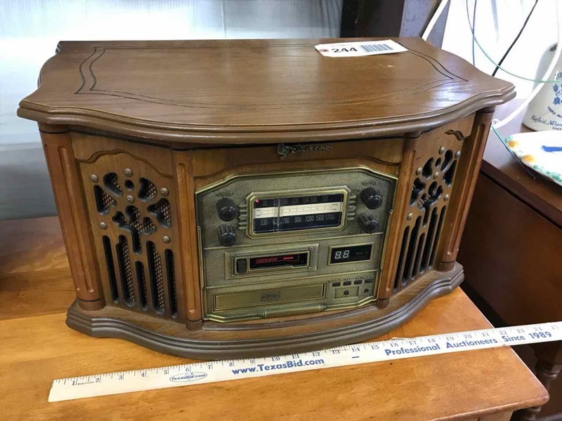 lot 244 image: Emerson RadioTurntableCassetteCD Player