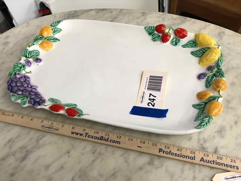 lot 247 image: Rectangular Italy Platter with Fruit Motif