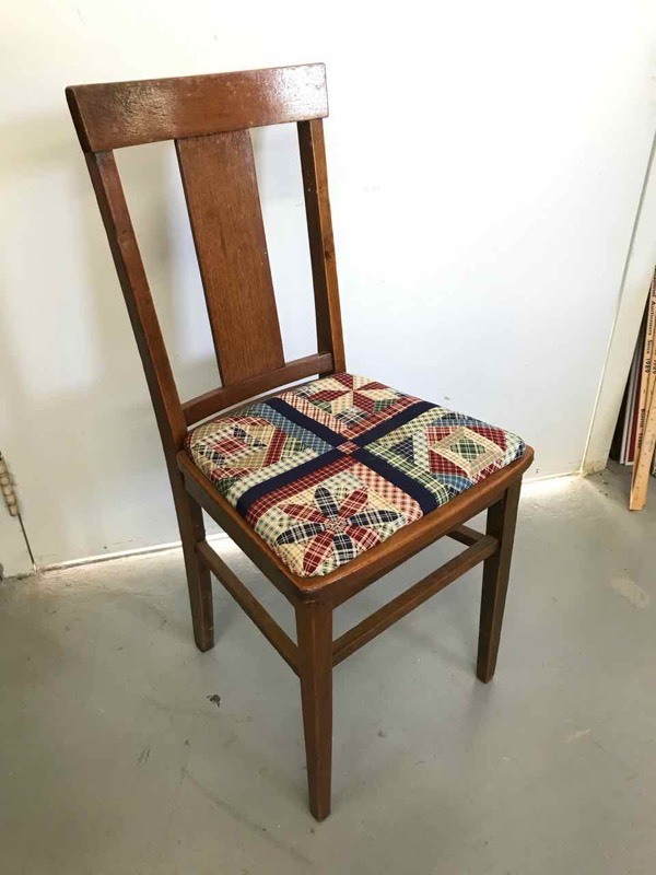 lot 291 image: Antique Oak T-Back Chair