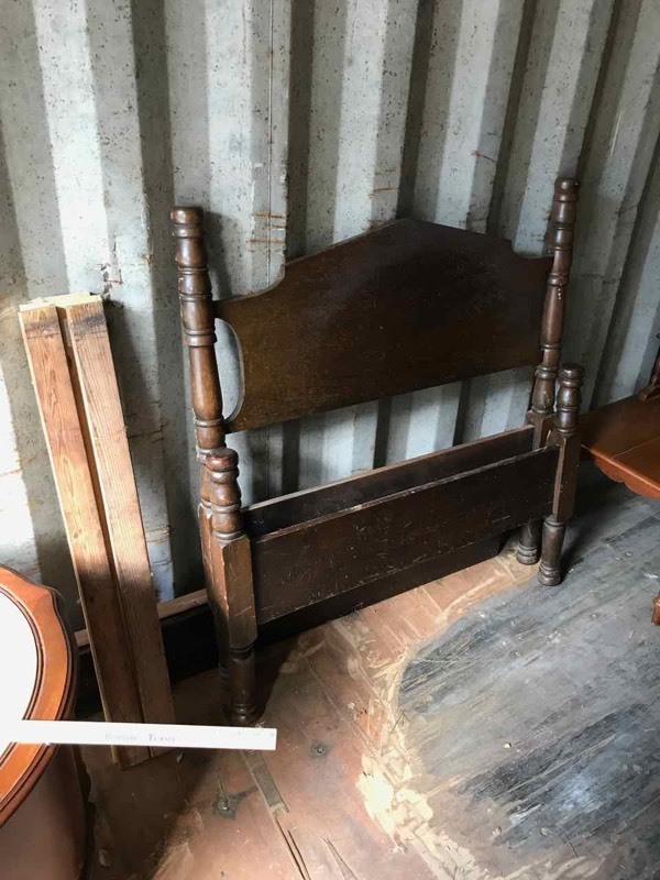 lot 283 image: Twin 4-Poster Bed with Rails