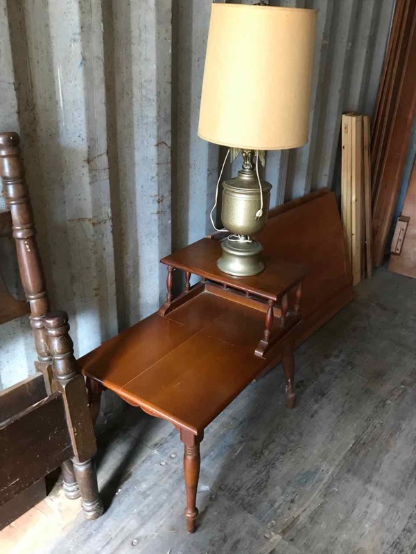 lot 284 image: Vintage Maple Tiered Lamp Table & a Table Lamp