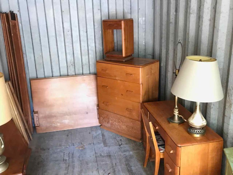 lot 285 image: Mid-Century Maple Bedroom Set DeskVanity, High Boy, Night Stand, 2 Twin Beds with Rails, (2) Lamps