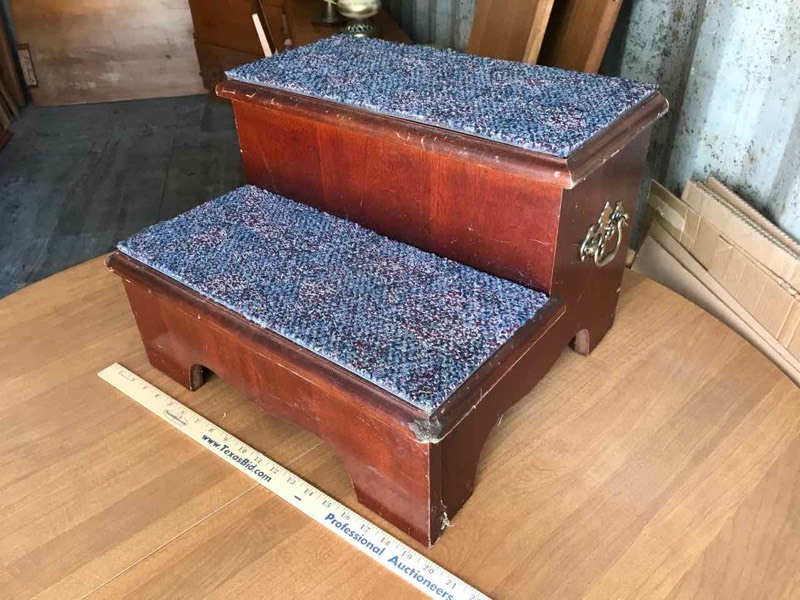 lot 286 image: Bed Step Stool