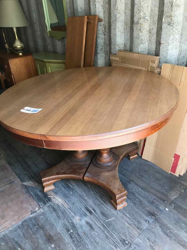 lot 288 image: Vintage Furniture Round Table with 2 Leaves