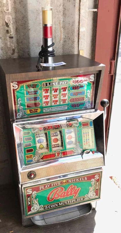 lot 289 image: Bally Slot Machine (nickel)