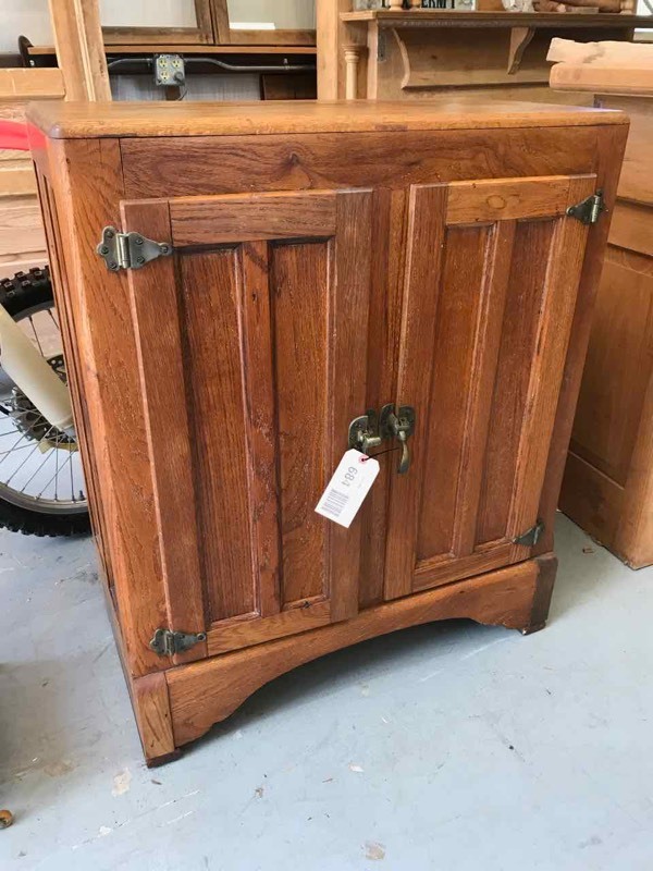 lot 684 image: Antique Oak Two Door Ice Box