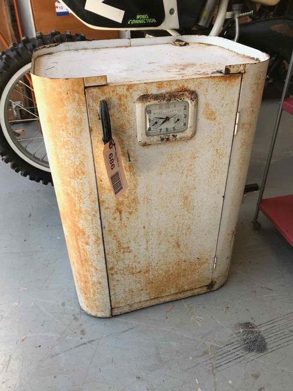 lot 686 image: Vintage Roaster Oven BaseStand